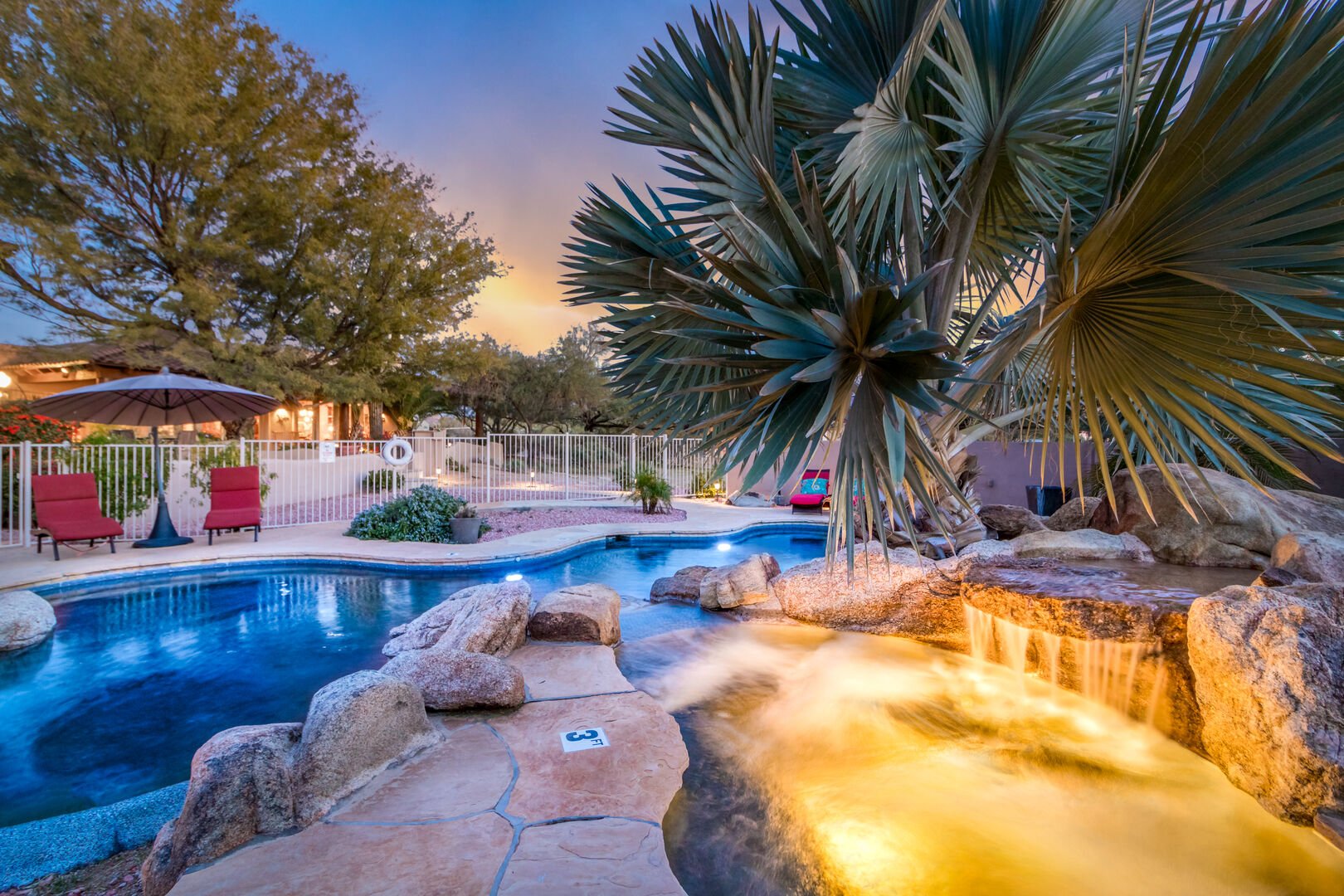 Experience bliss in our desert oasis, complete with a pool, soothing spa, and comfortable seating. Nature's sanctuary awaits.  ‍♂️  #OasisGetaway