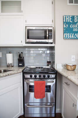 Oven with cookie sheets, brownie pan and more so you can bake those delicious treats on your getaway to Galveston Island!