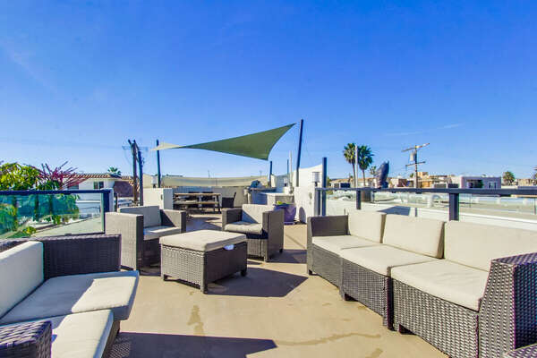 Rooftop patio, overlooking Mission Bay with BBQ, Fire-pit and Comfortable outdoor furniture