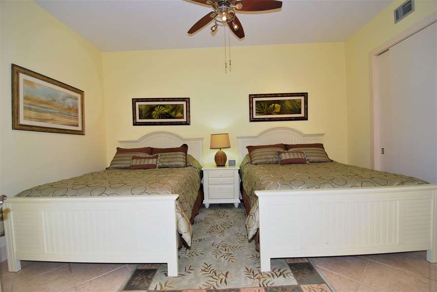 Guest Bedroom with 2 Queen beds