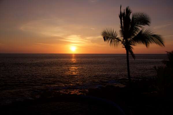 Perfect Kona Sunset seen from our Kona Condo Rental