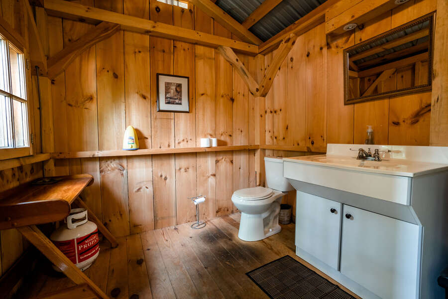 Log Cabin - F334 - Bathroom
