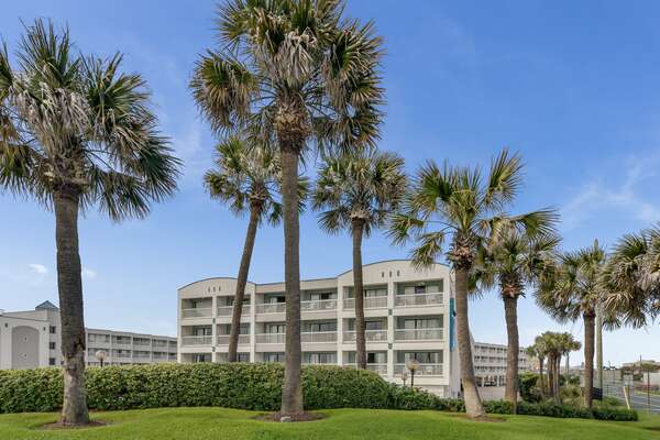 This condo is on the 2nd floor  (out of 3) of this building right in the middle! Conveniently located right in the middle of the action within walking distance to so much and easy beach access right in front!