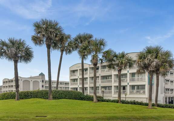 This condo is on the 2nd floor  (out of 3) of this building right in the middle! Conveniently located right in the middle of the action within walking distance to so much and easy beach access right in front!