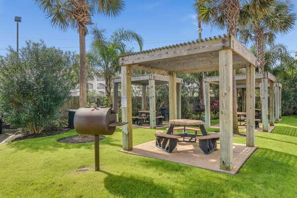 Convenient charcoal bbq pits and picnic tables right on the grounds of Casa Del Mar