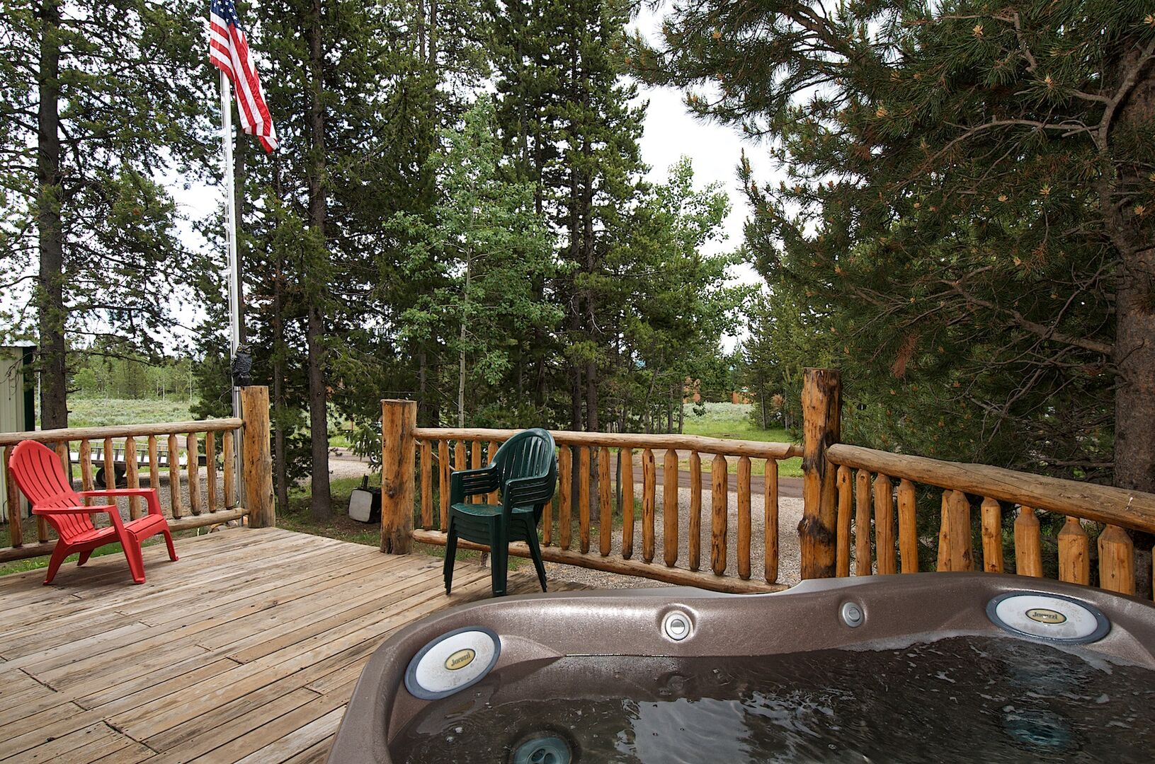 Trappers Chalet ~ hot tub on front deck