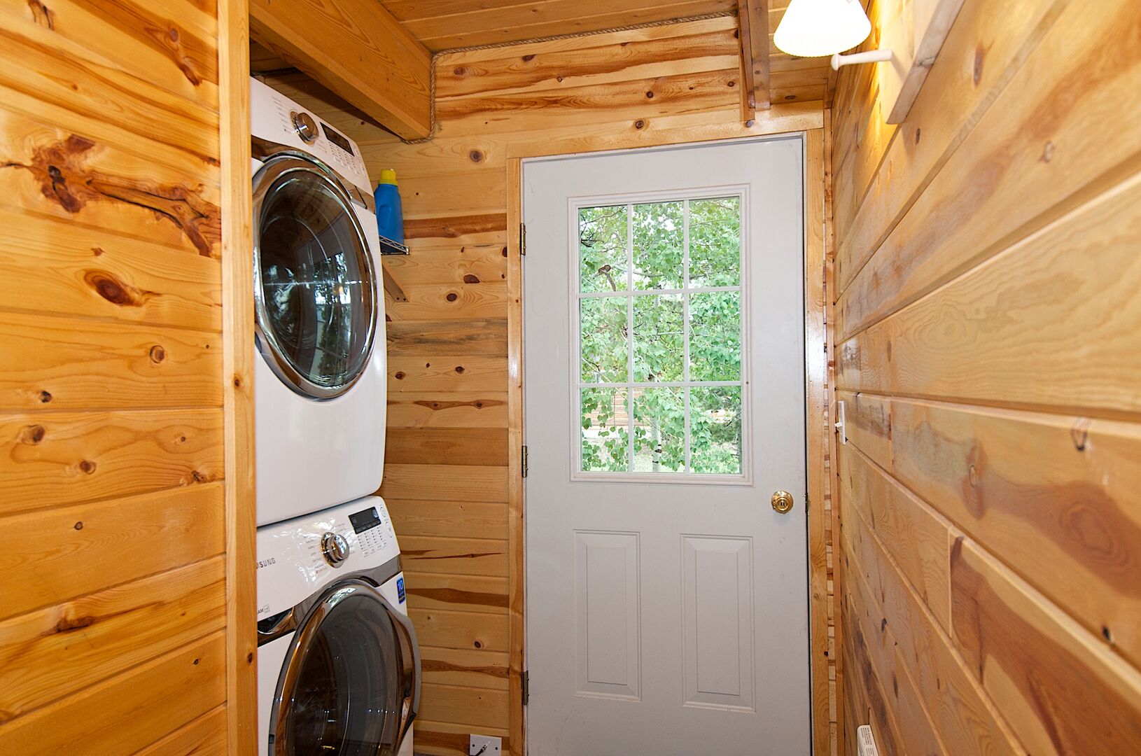 Trappers Chalet ~ washer and dryer on main level