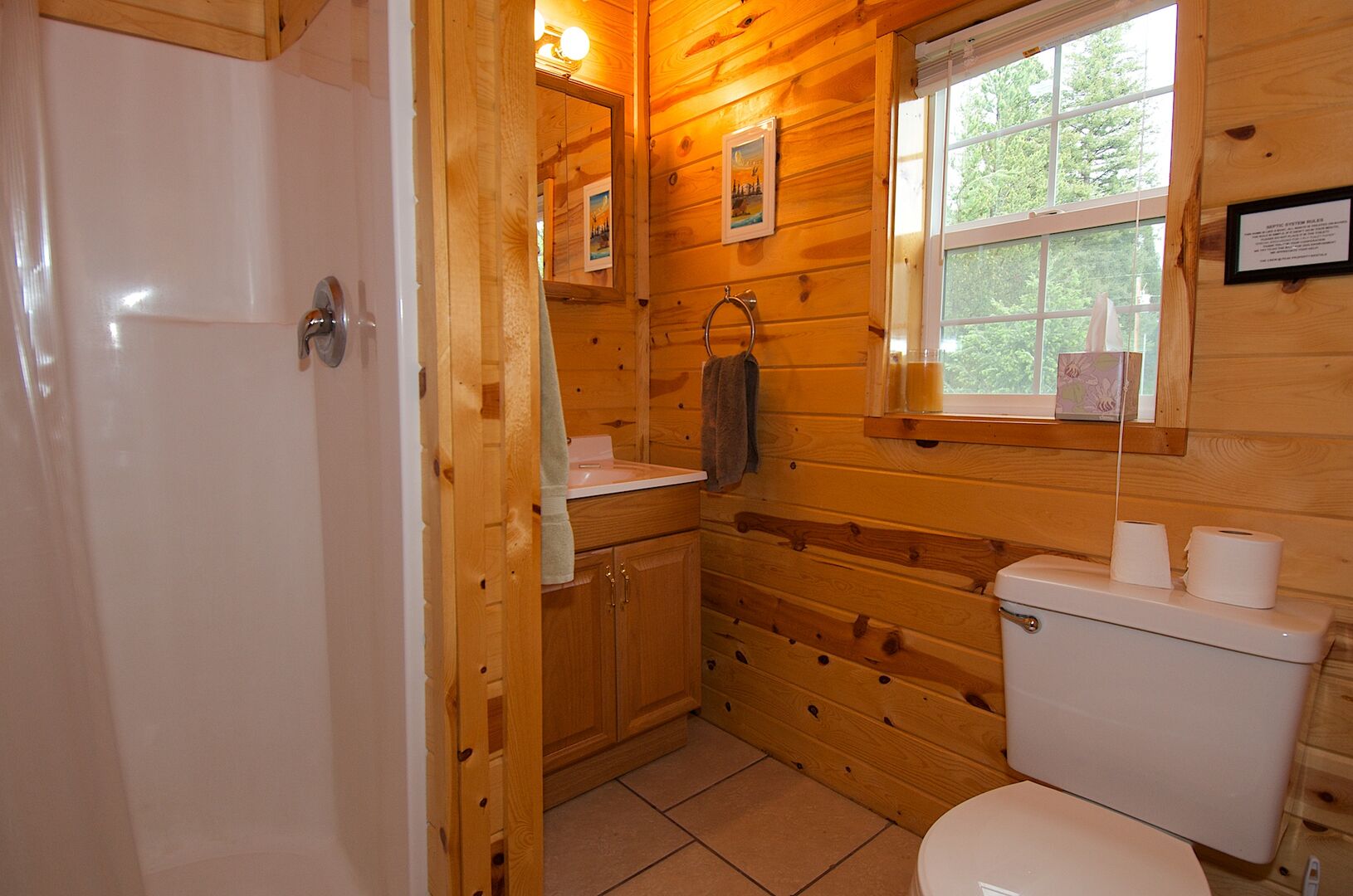 Trappers Chalet ~ shared bathroom on upper level