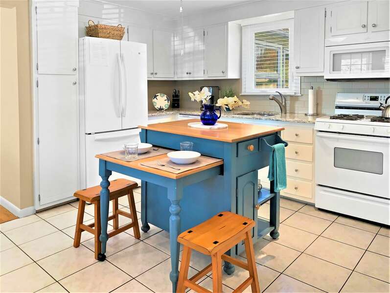 Fully equipped kitchen, stove, dishwasher, fridge , microwave with center island - 22 Muscovy Lane West Yarmouth Cape Cod - New England Vacation Rentals