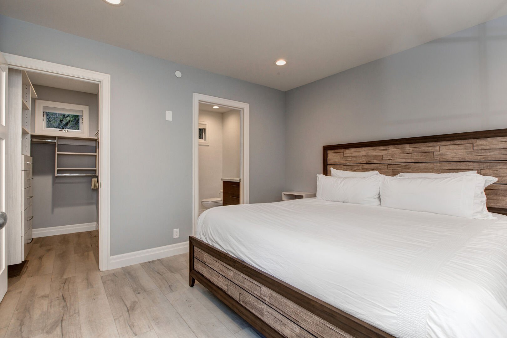 Bedroom 2 | Main Level, King Bed, Walk In Closet, Full Ensuite Bathroom with Shower/Tub Combo | Abode at First Chair