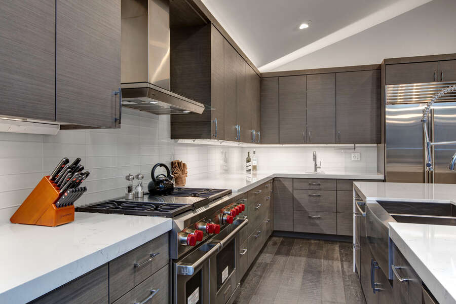 Fully Equipped Gourmet Kitchen & Dining | Abode at First Chair