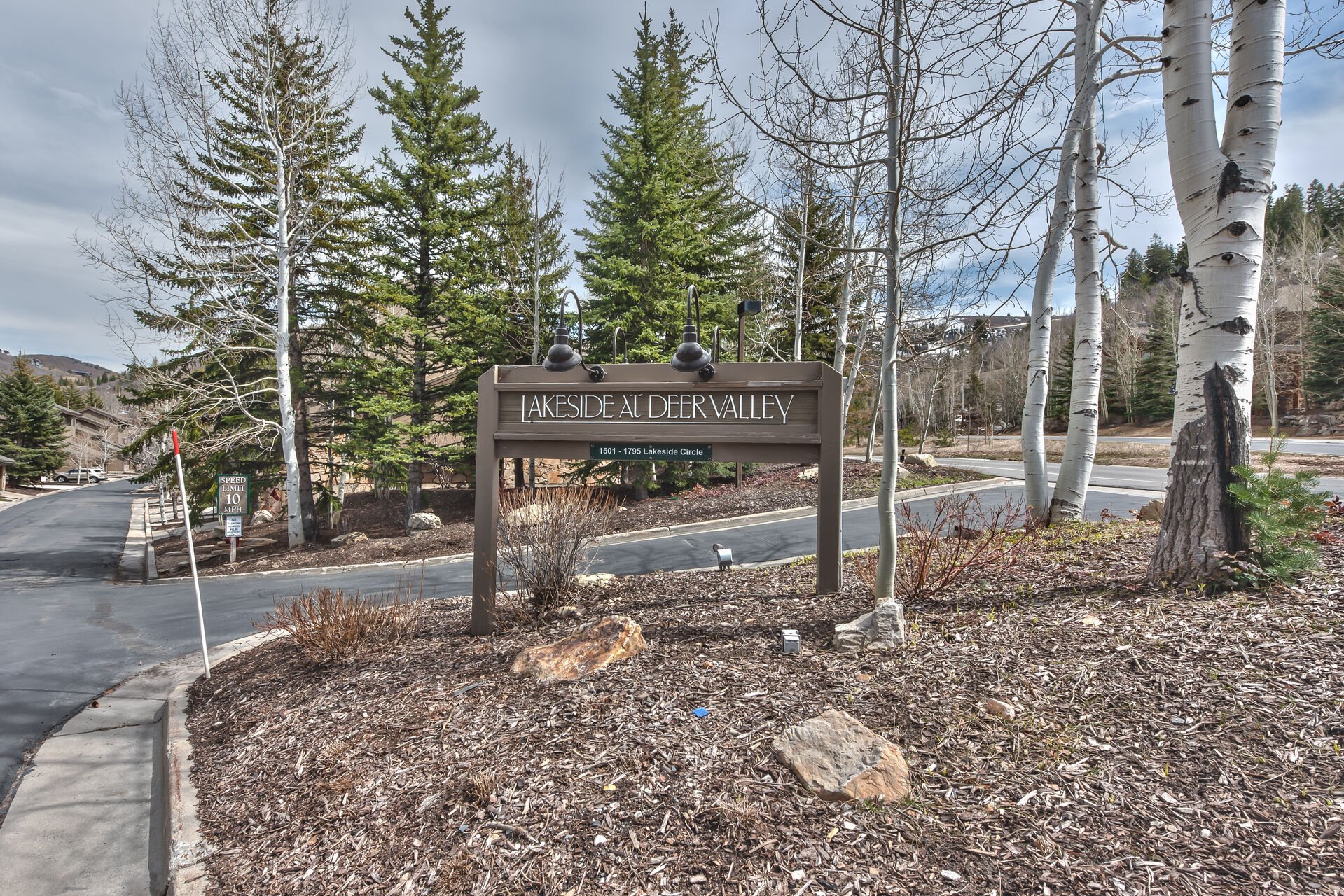 Lakeside Deer Valley Community with Lake Access, Community Year-round Heated Pool and Hot Tub