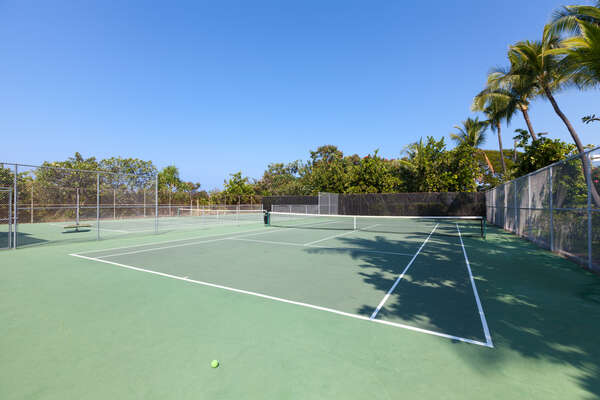 Complex tennis court at Country Club Villas