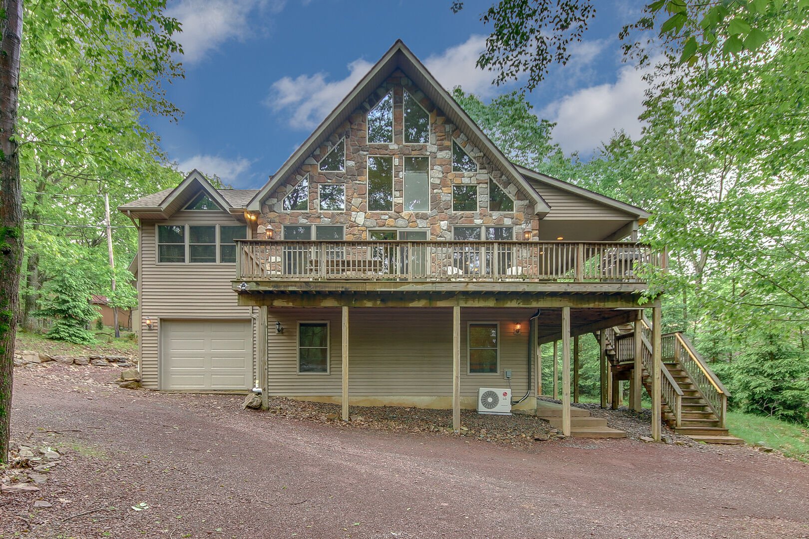 Front Picture of our Lake Harmony Vacation Home, Bobcat.