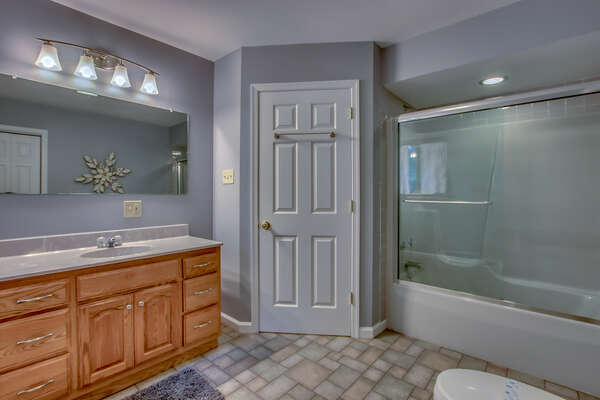 Bathroom with Bathtub, Sink, Mirror, and Toilet on our Lake Harmony Home for Rent.