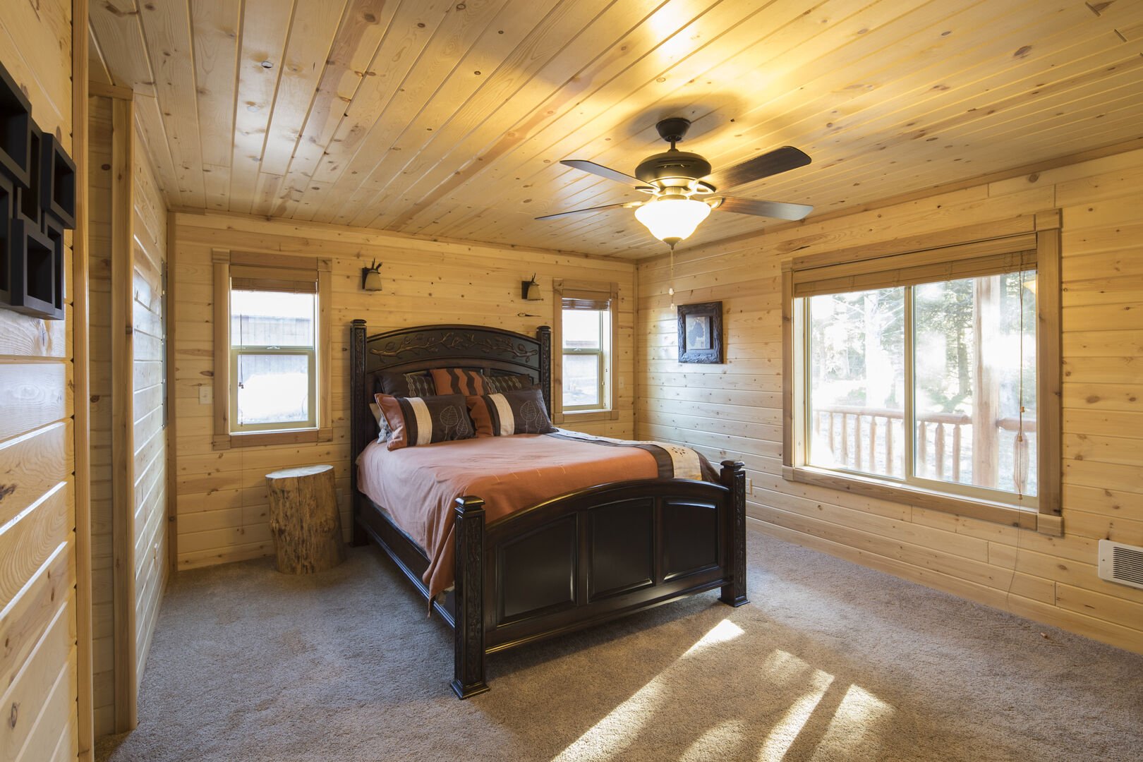 Duck Duck Goose ~ master bedroom on main level w/ queen bed and private ensuite bathroom