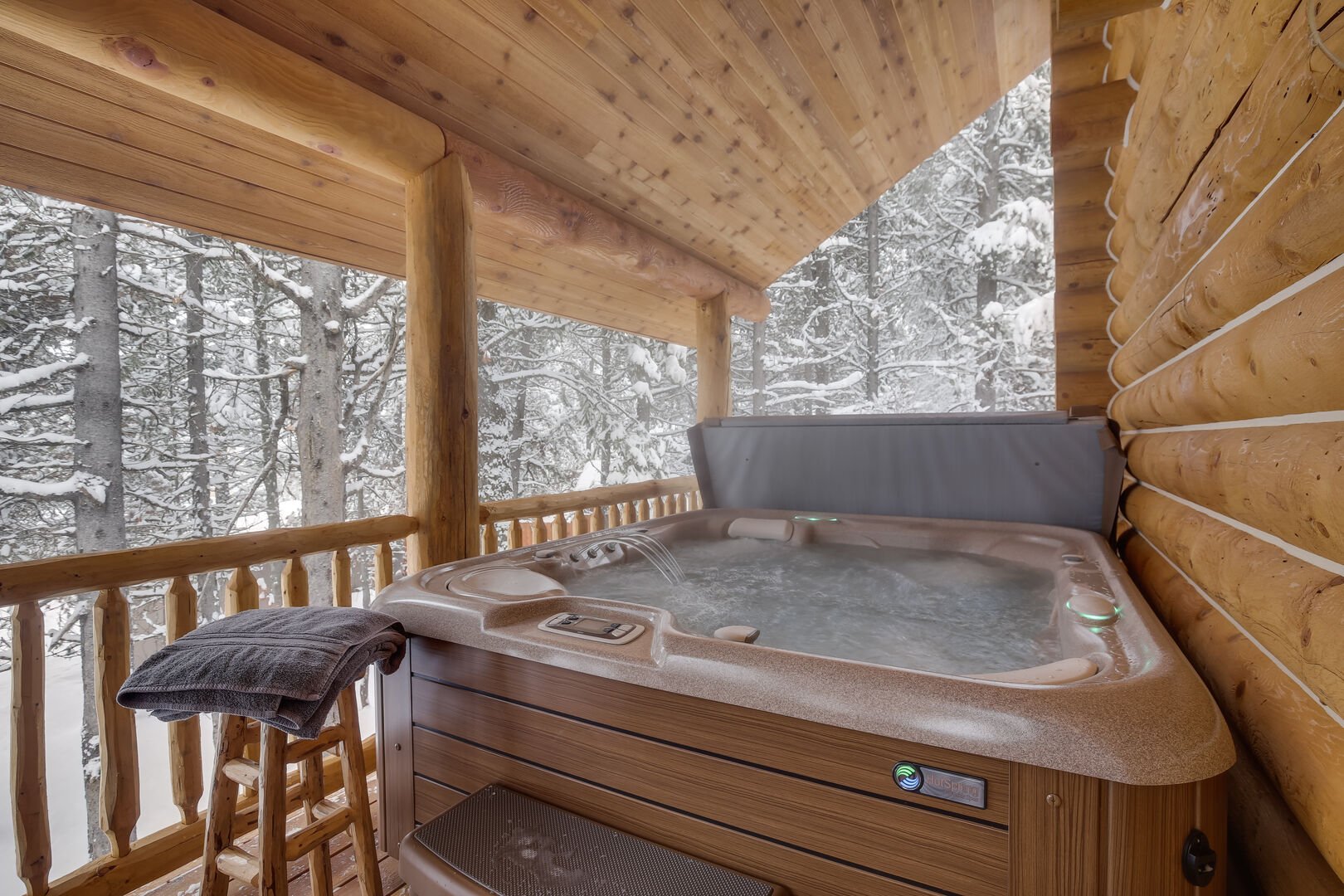 Lumberjack Lodge ~ hot tub
