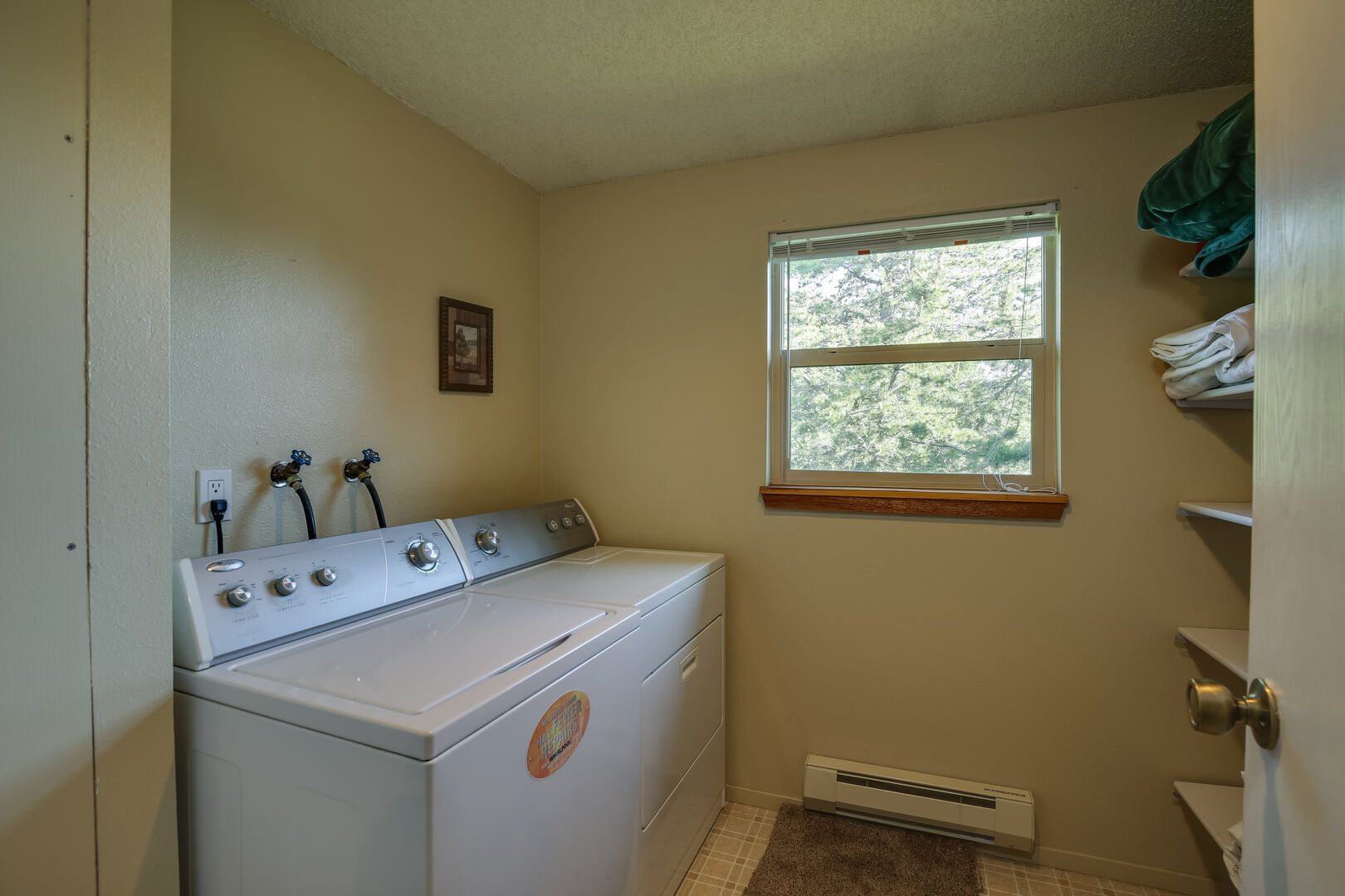 Quickdraw ~ washer and dryer on upper level