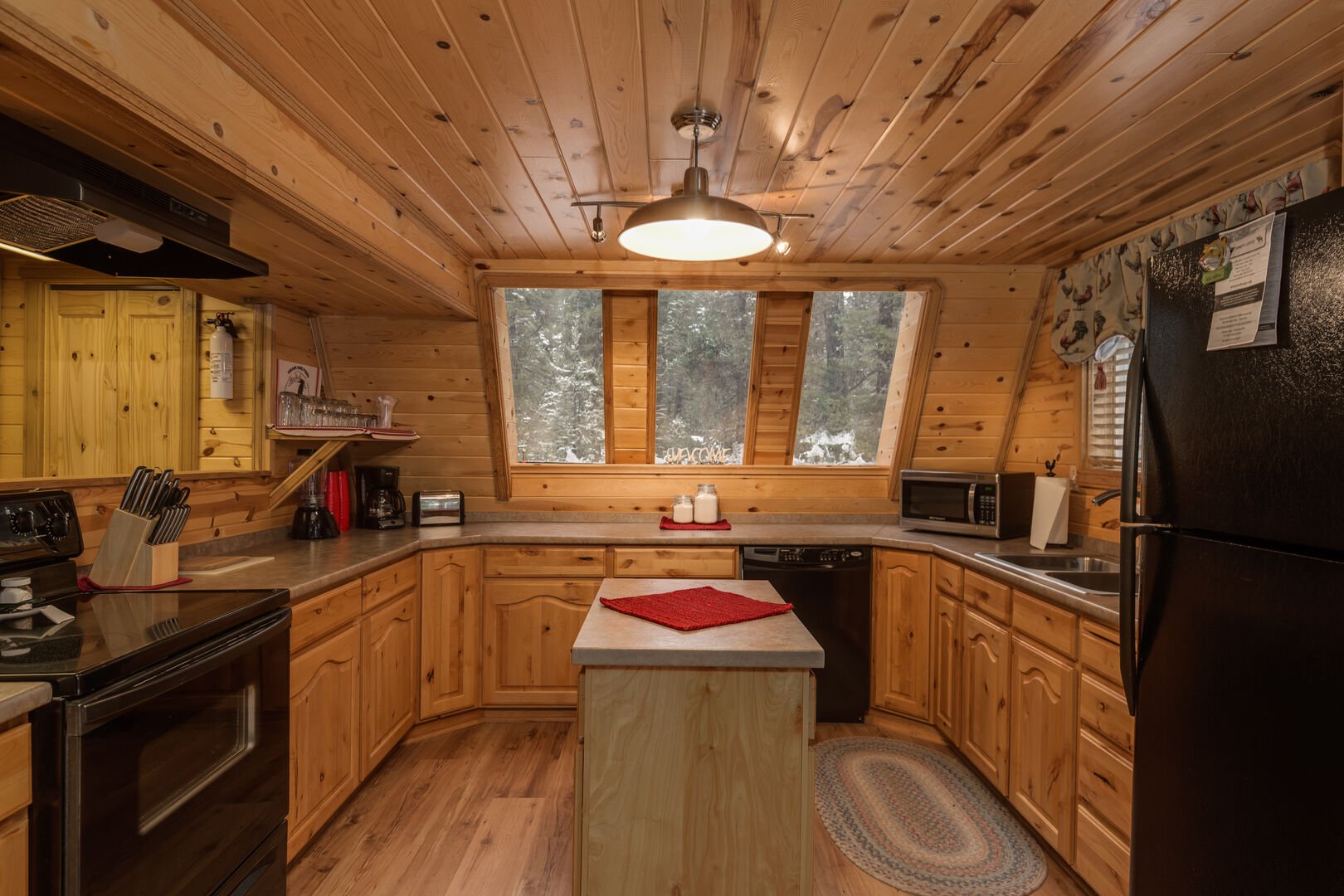 Roger Dodger ~ MAIN CABIN (TWO CABINS ON PROPERTY: MAIN CABIN AVAILABLE YEAR-ROUND AND SLEEPS 6 PEOPLE. ACCOMODATIONS ABOVE GARAGE AVAILABLE IN SUMMER ONLY AND SLEEPS ADDITIONAL 5 PEOPLE.)