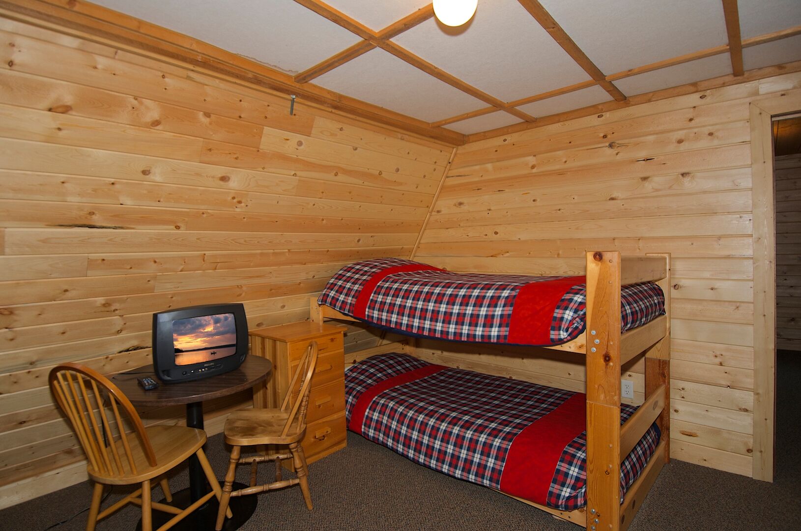Grey Wolf Retreat (LOFT on upper level ~ considering this bedroom #6) ~ (2) sets of twin over twin bunk beds