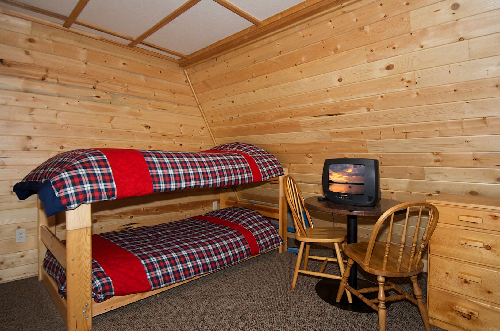 Grey Wolf Retreat (LOFT on upper level ~ considering this bedroom #6) ~ (2) sets of twin over twin bunk beds
