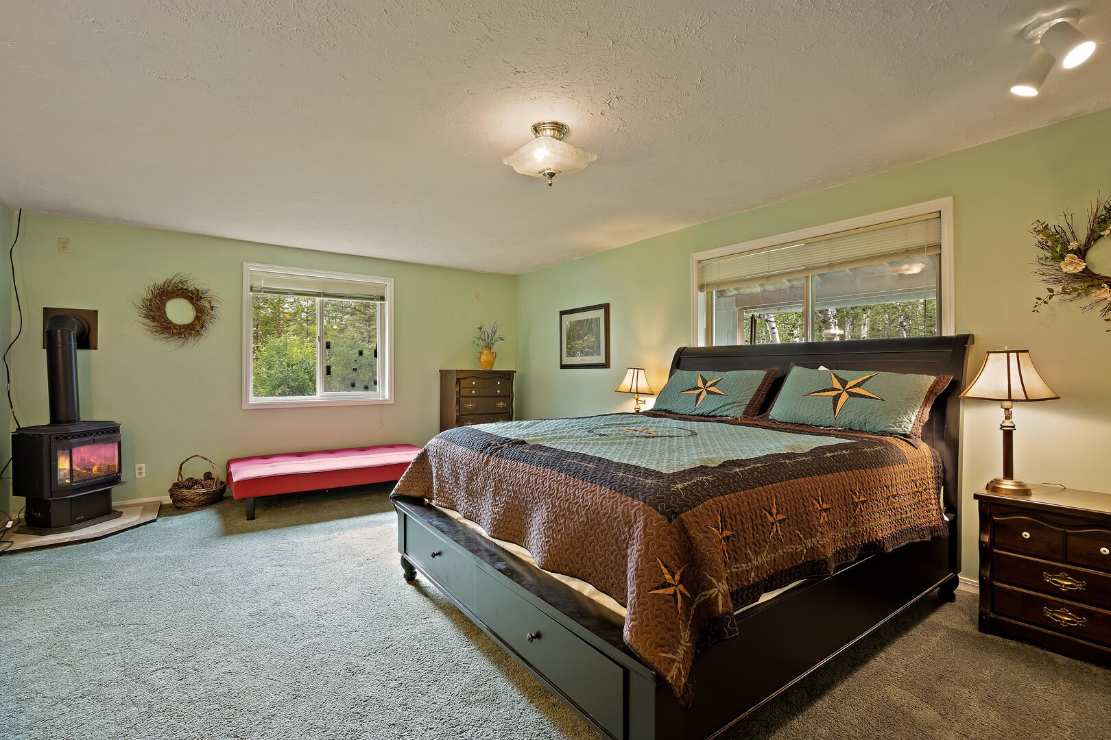 Moose Drool ~ master bedroom #1 on main level w/ king bed, futon, private ensuite bathroom w/ large closet