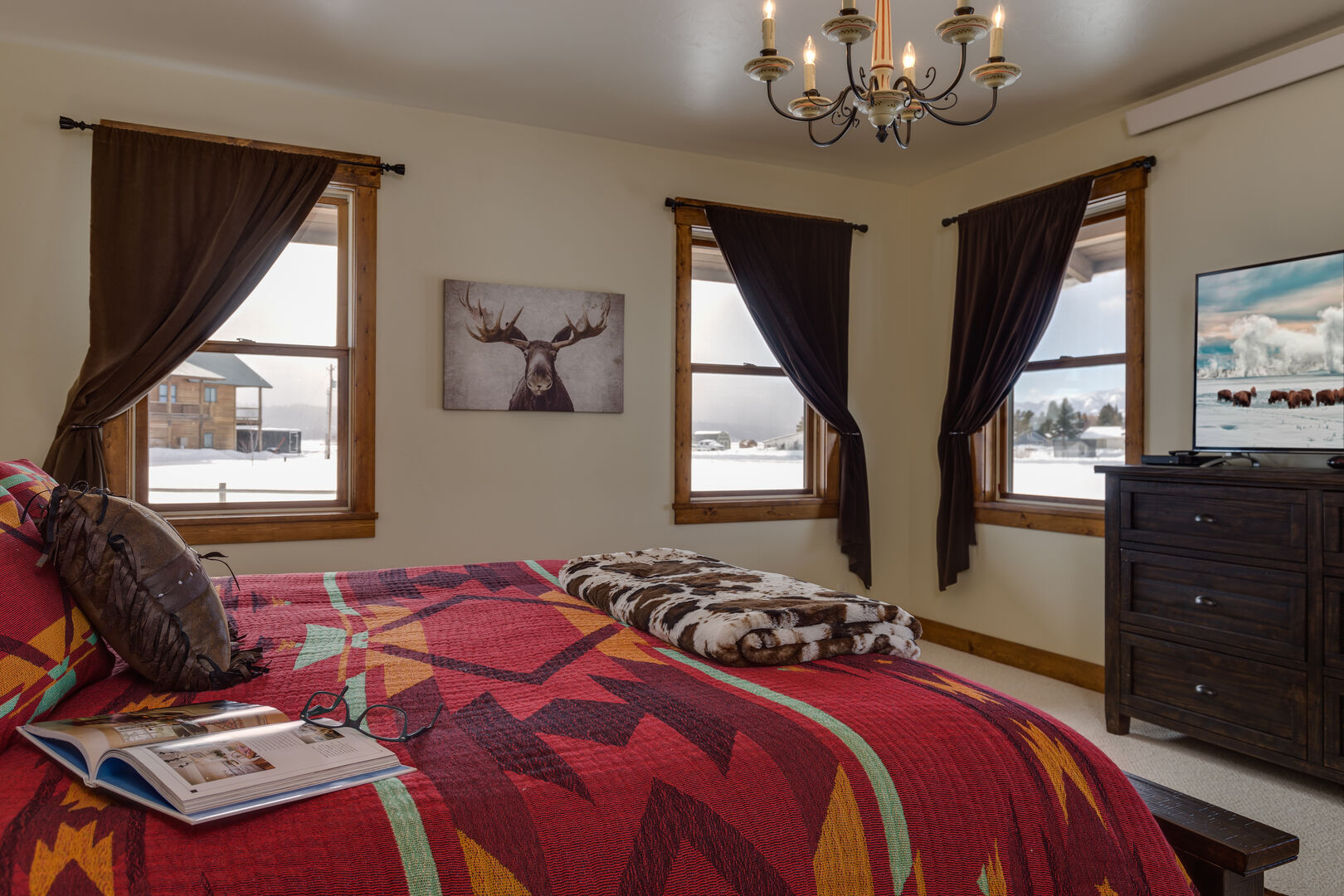 Alpine Airspace ~ master bedroom on main level w/ king bed and private ensuite bathroom