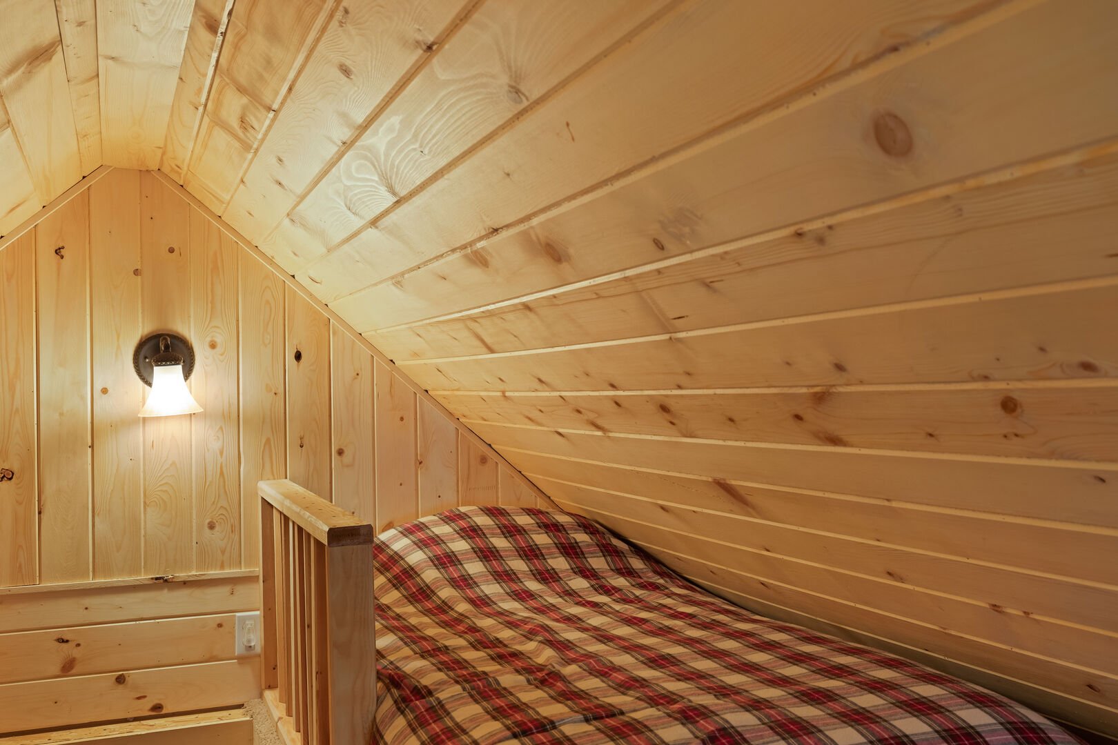 Little Fox ~ LOFT bedroom #2 w/ VERY LOW angled ceiling w/ (4) twin beds.