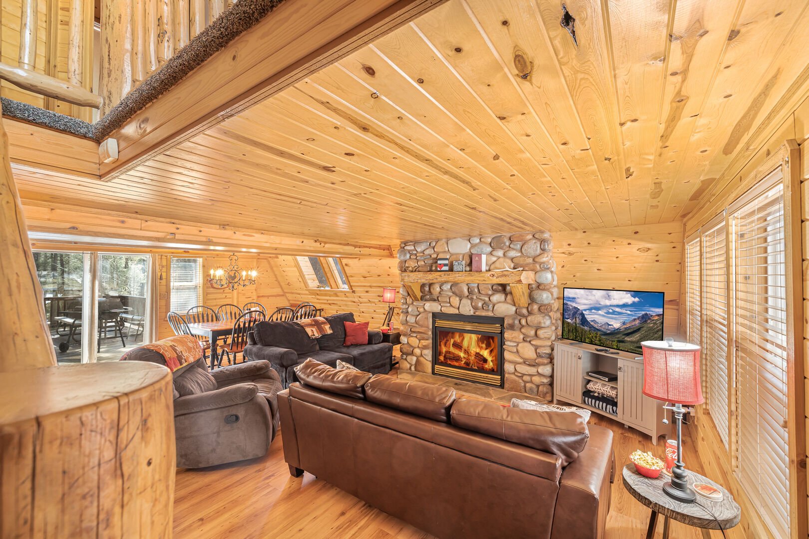 Roger Dodger ~ MAIN CABIN (TWO CABINS ON PROPERTY: MAIN CABIN AVAILABLE YEAR-ROUND AND SLEEPS 6 PEOPLE. ACCOMODATIONS ABOVE GARAGE AVAILABLE IN SUMMER ONLY AND SLEEPS ADDITIONAL 5 PEOPLE.)