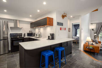 Fully equipped gourmet kitchen w/ breakfast bar