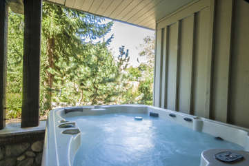 PRIVATE hot tub
