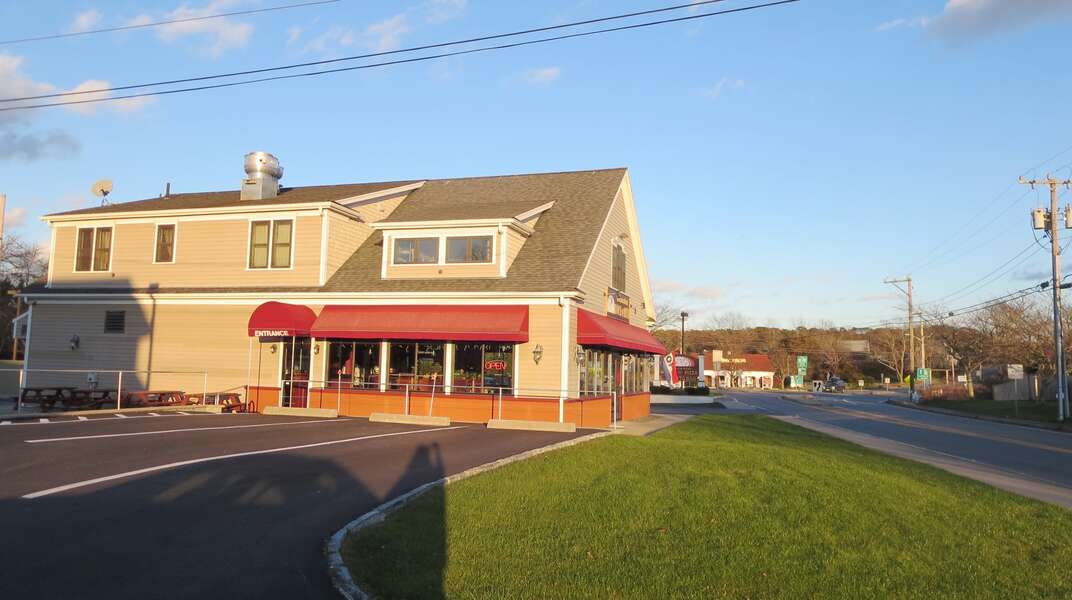 Harwich Port pizza is nearby. Call ahead for pick up or eat in! Just across the street from the Go Karts! - Harwich Cape Cod - New England Vacation Rentals