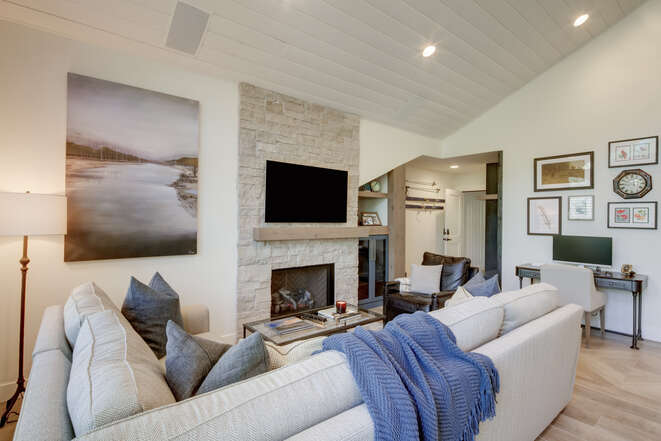Great Room with Vaulted Ceilings