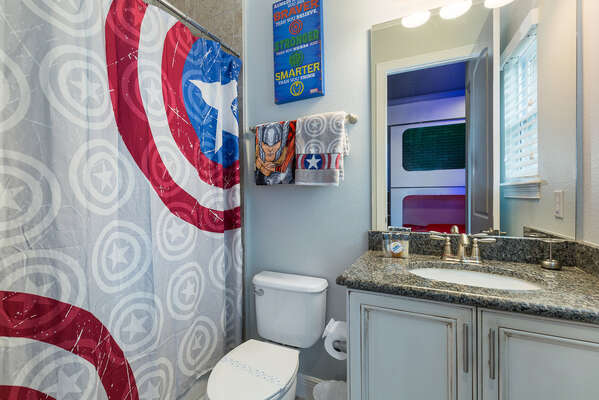The en-suite bathroom that continues the kids room