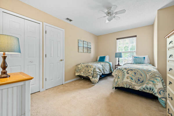 Relax in this twin/twin bedroom upstairs