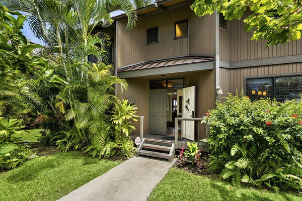 Private entrance to our oceanfront rental home in Kona
