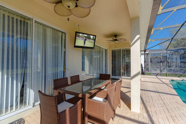 Enjoy the screened-in private pool with table seating for 6 and 4 sun loungers