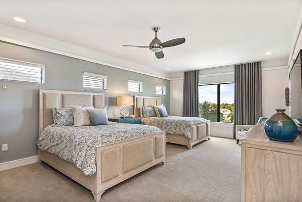 Master Suite 3 features two Queen beds