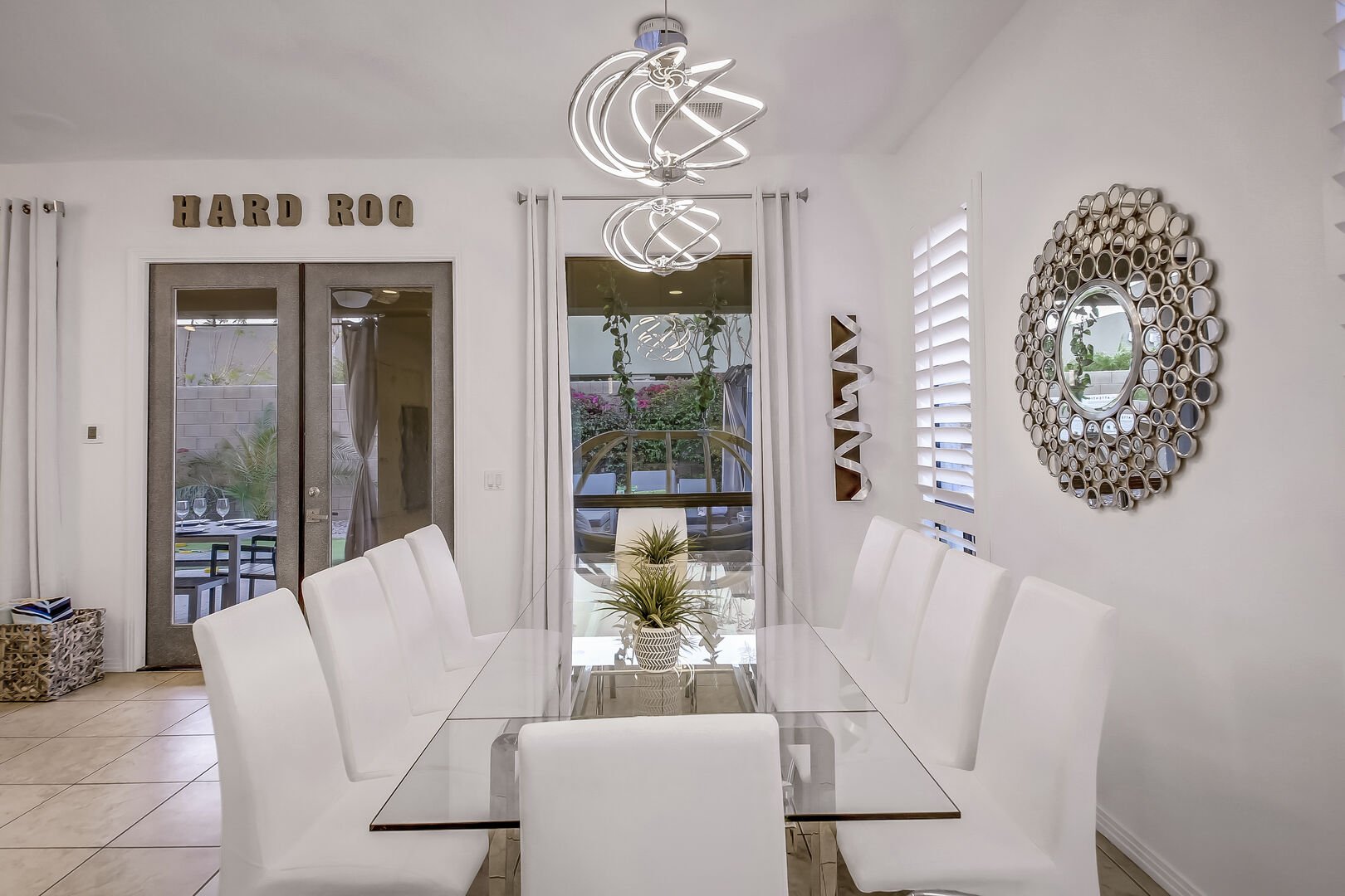 Perfect for larger groups seeking to enjoy a family-style dinner.