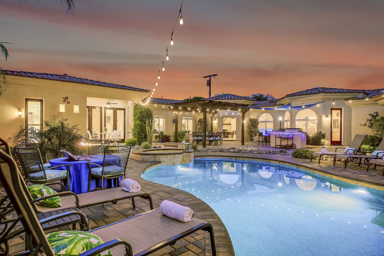 This resort style home is located in the world-famous community of La Quinta and is perfect for all your vacation needs.