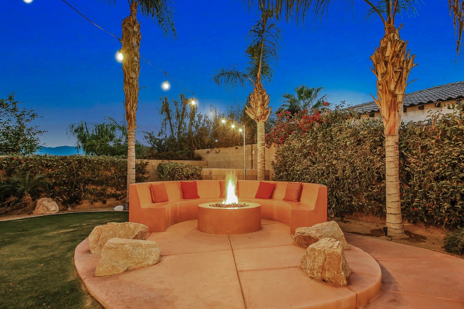 Fire pit seating for 15+ guests!