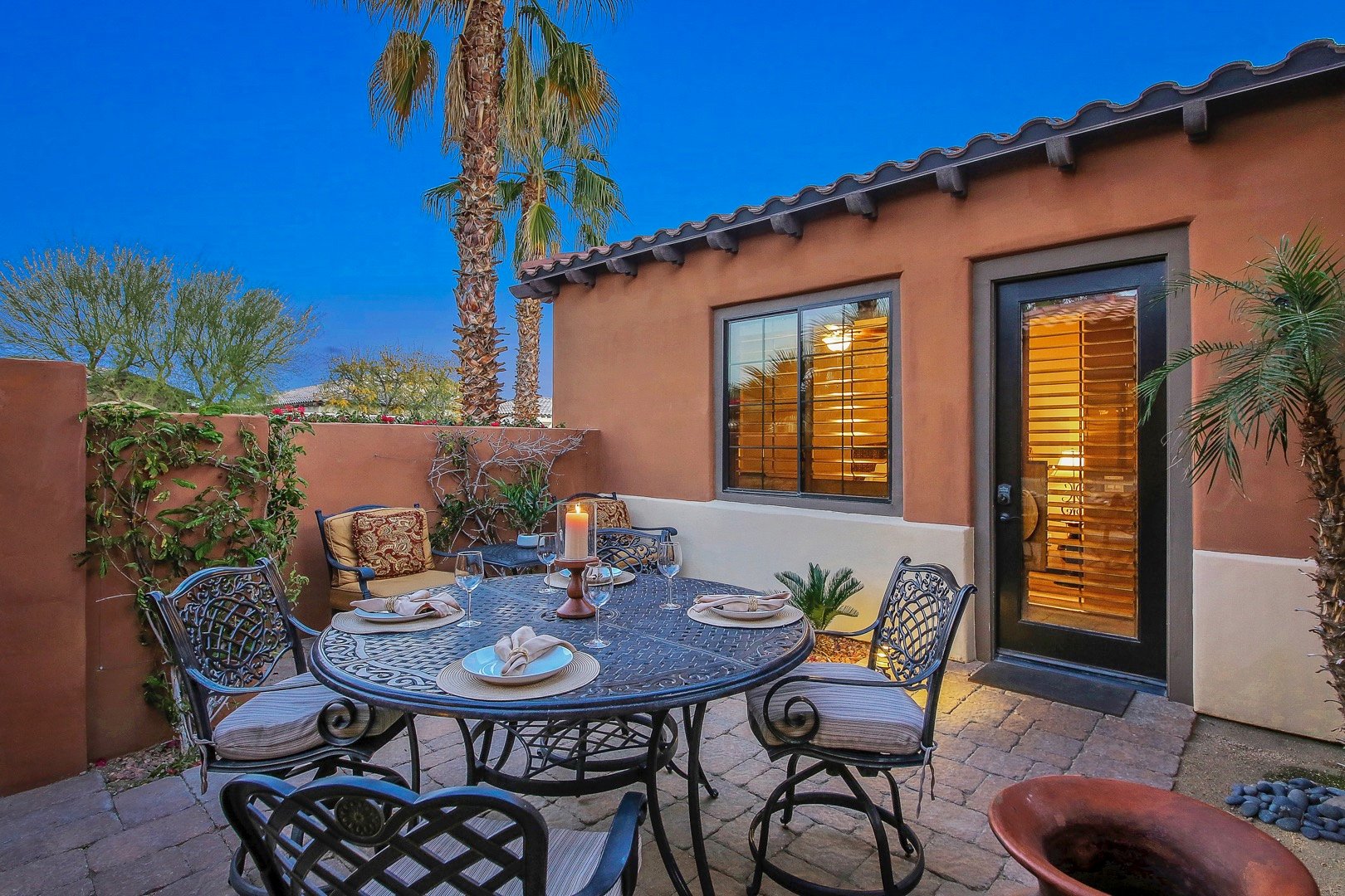 Front gated courtyard with separate access to the casita.