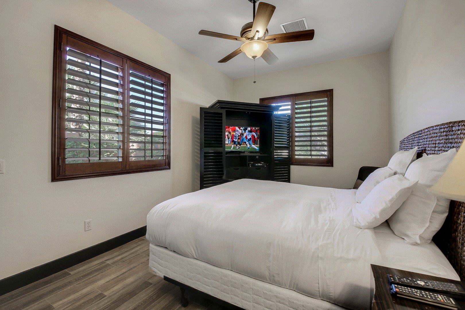 Enjoy the HDTV, switch-controlled ceiling fan, with access to the front courtyard.
