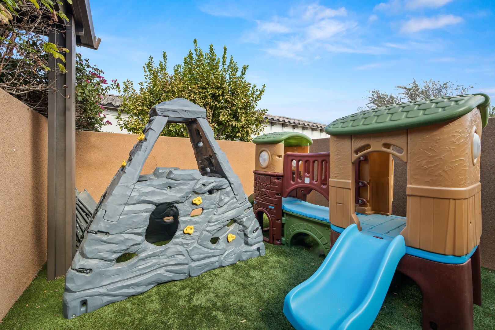 Hard Roq even has a special spot for the kiddos. This play area is completely separate and gated with turf and play sets.