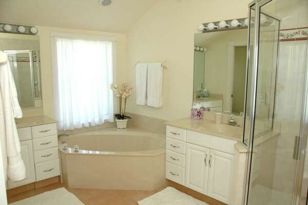 Fantastic master bathroom with double sinks, garden tub and walk in shower