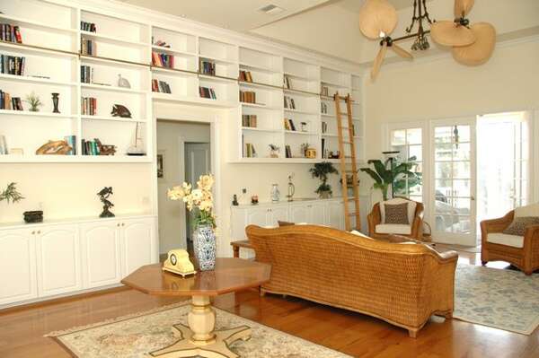 Beautiful sitting area with built in bookcases