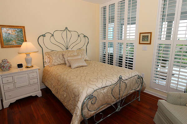 Pretty guest bedroom