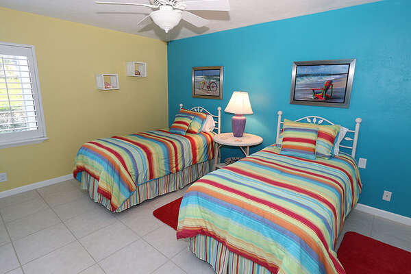 Tropical colors in the guest room