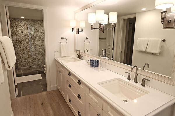 En-suite Double sink vanity