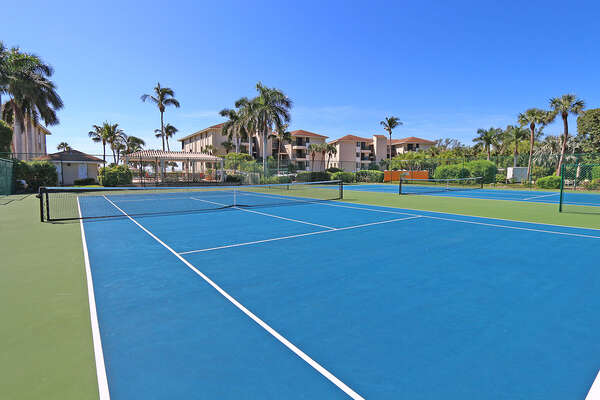 Complex Tennis Courts